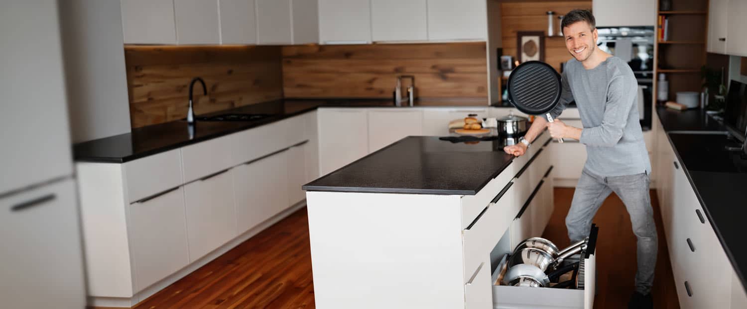 Pfannenhalterung pfanntastisch in Verwendung in der Küche