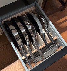 Referenzfoto Pfannenhalterung in Schublade von Michaela